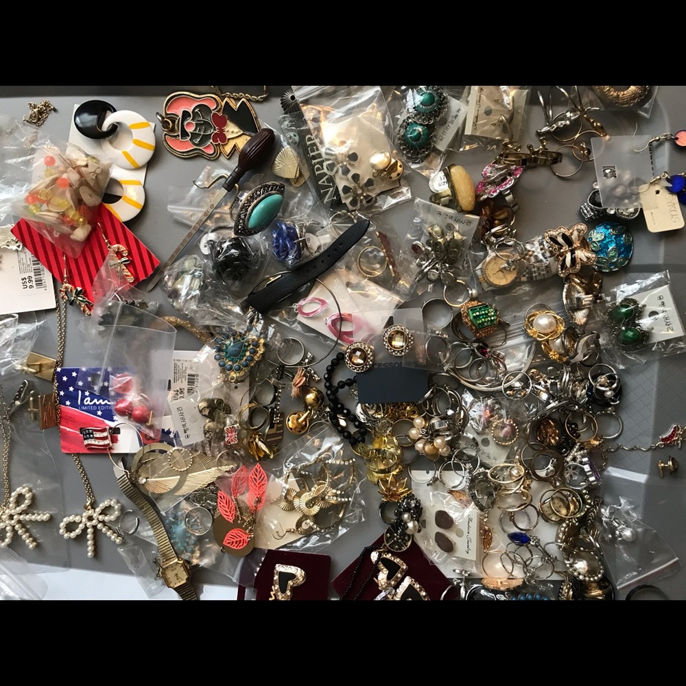 NICE Wearable old and costume jewelry